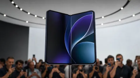 Apple'ın ilk katlanabilir telefonu iPhone Duo tanıtıldı haberi için görsel